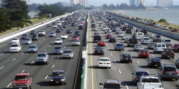 Durrësi kryeson listen e numrit më të lartë të automjeteve ne raport me popullsinë sipas INSTAT.