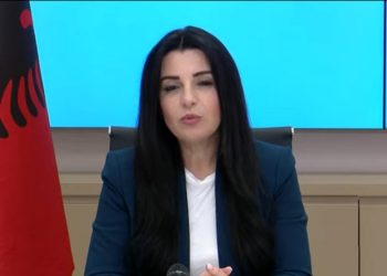 Qeveria vendos te fike dritat e autostradave gjate nates